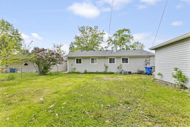 8 Sparrow Rd, Carpentersville, IL 60110 - back of property with central air condition unit