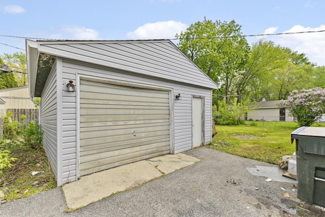 8 Sparrow Rd, Carpentersville, IL 60110 - view of detached garage