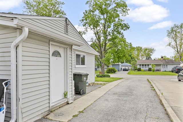 8 Sparrow Rd, Carpentersville, IL 60110 - view of street