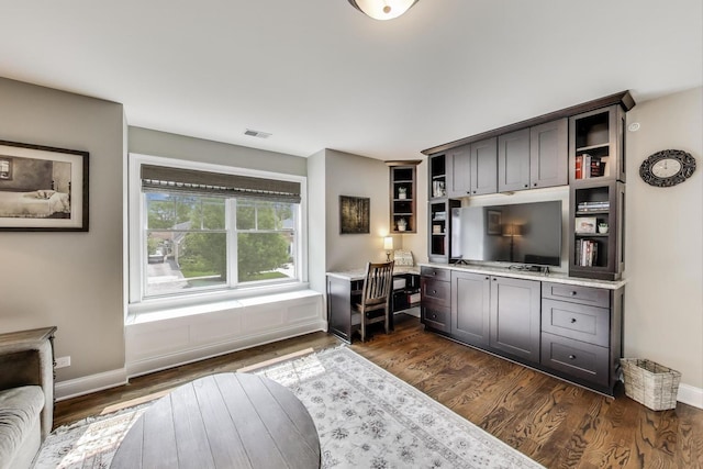 212 S Wa Pella Ave, Mount Prospect, IL 60056 - living area featuring dark wood-style floors and baseboards