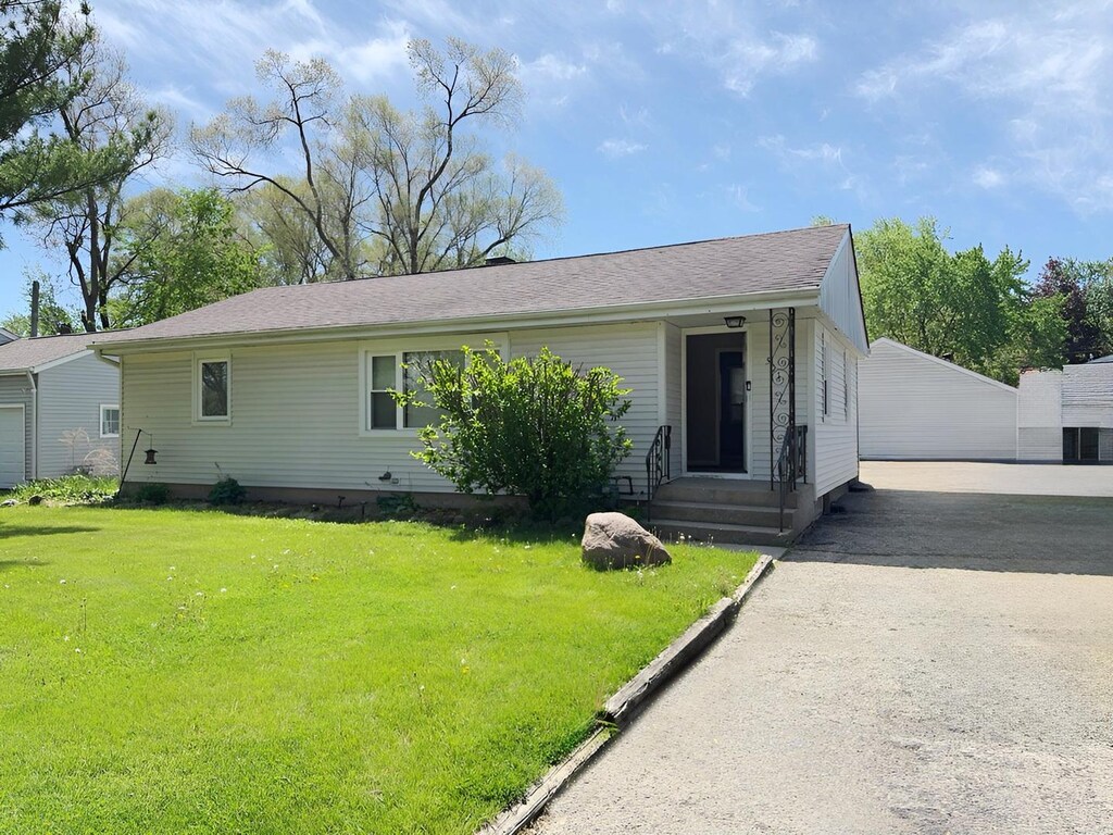 501 Rand Dr, Mchenry, IL 60051 - photo 1