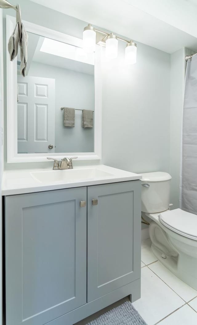 6154 W 63rd St Unit 3W, Chicago, IL 60638 - full bath with vanity, toilet, tile patterned floors, and a shower with shower curtain