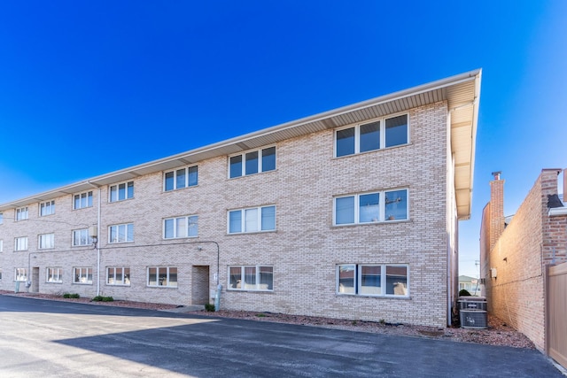 6154 W 63rd St Unit 3W, Chicago, IL 60638 - view of property with cooling unit