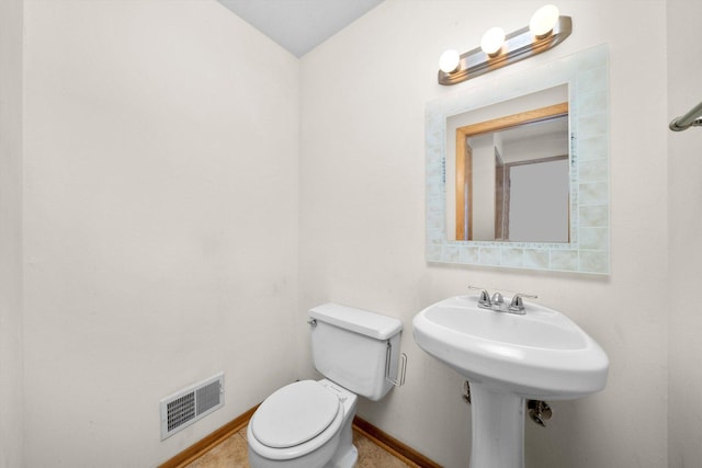 421 Carey Ct, Chicago Heights, IL 60411 - half bath with toilet and baseboards