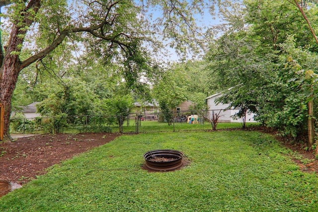 1212 Colton Ave, Bloomington, IL 61701 - view of yard