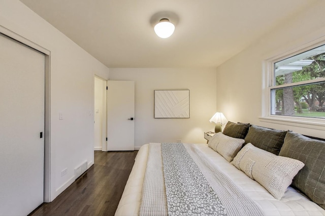502 S William St, Mount Prospect, IL 60056 - bedroom with wood finished floors and baseboards