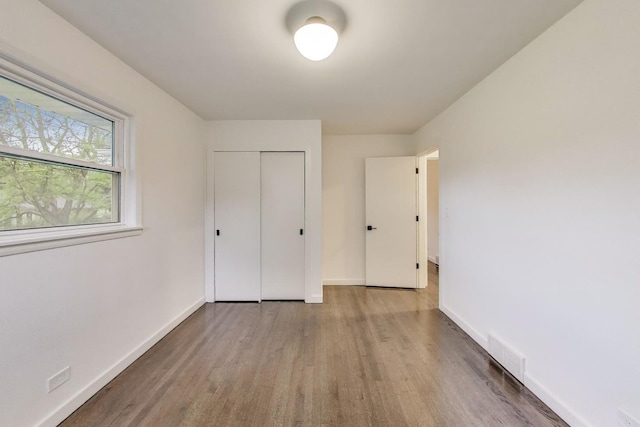 502 S William St, Mount Prospect, IL 60056 - unfurnished bedroom featuring wood finished floors, a closet, and baseboards