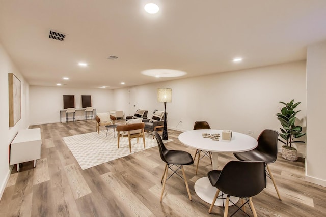 502 S William St, Mount Prospect, IL 60056 - dining space featuring light wood-style floors, baseboards, and recessed lighting