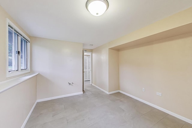 654 N Robinson Dr, Palatine, IL 60074 - unfurnished room featuring baseboards