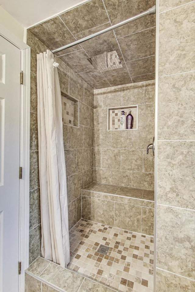654 N Robinson Dr, Palatine, IL 60074 - bathroom featuring a tile shower