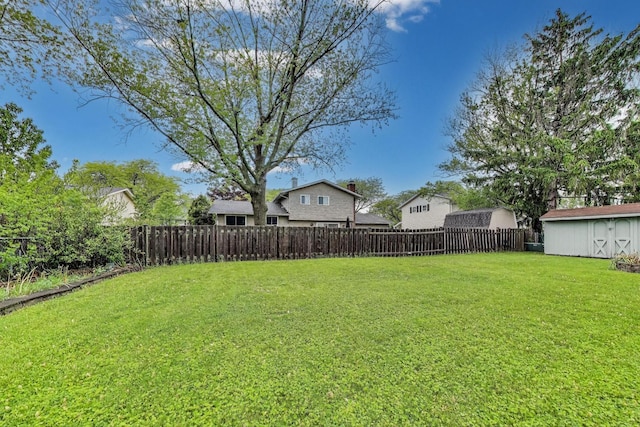 654 N Robinson Dr, Palatine, IL 60074 - view of yard with an outbuilding