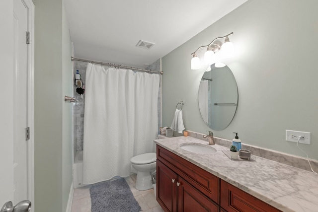 573 Maple Ave, Lisle, IL 60532 - full bath featuring vanity, toilet, and shower / tub combo with curtain