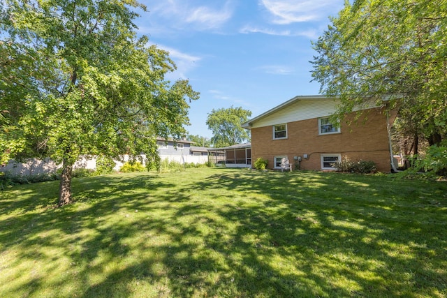 573 Maple Ave, Lisle, IL 60532 - view of yard featuring a sunroom