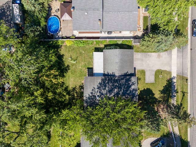 573 Maple Ave, Lisle, IL 60532 - drone / aerial view