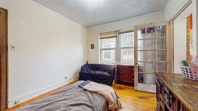 7360 N Damen Ave Unit 1S, Chicago, IL 60645 - living area with ornamental molding, light wood-style floors, and baseboards