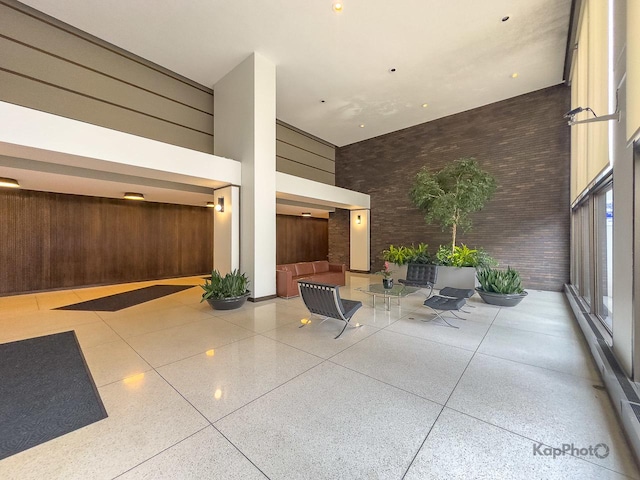 5455 N Sheridan Rd Unit 3006, Chicago, IL 60640 - common area featuring a towering ceiling