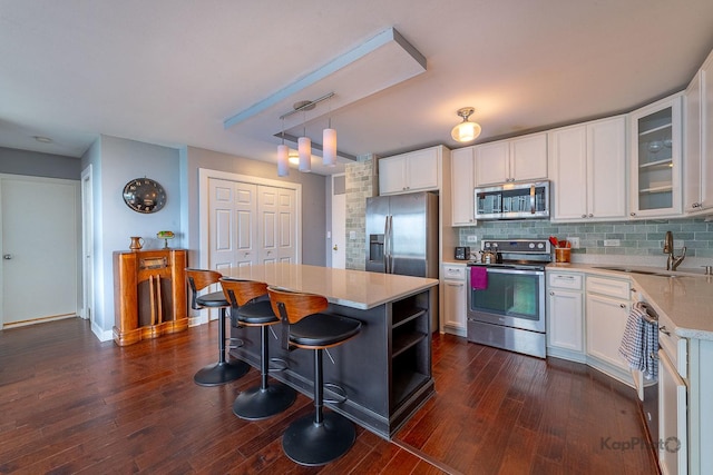 5455 N Sheridan Rd Unit 3006, Chicago, IL 60640 - kitchen featuring stainless steel appliances, a sink, a kitchen island, tasteful backsplash, and light countertops