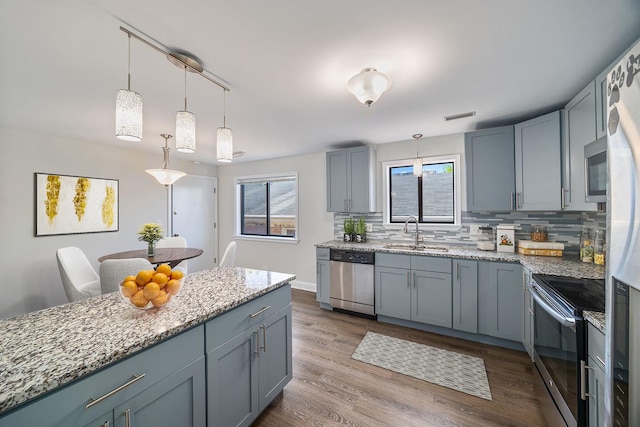 2109 N Harlem Ave Unit 3A, Chicago, IL 60707 - kitchen featuring stainless steel appliances, a sink, tasteful backsplash, and gray cabinets