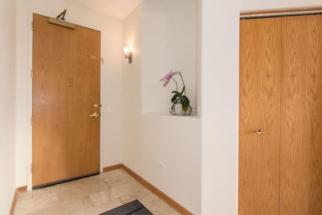 1705 Pavilion Way Unit 401, Park Ridge, IL 60068 - foyer with baseboards