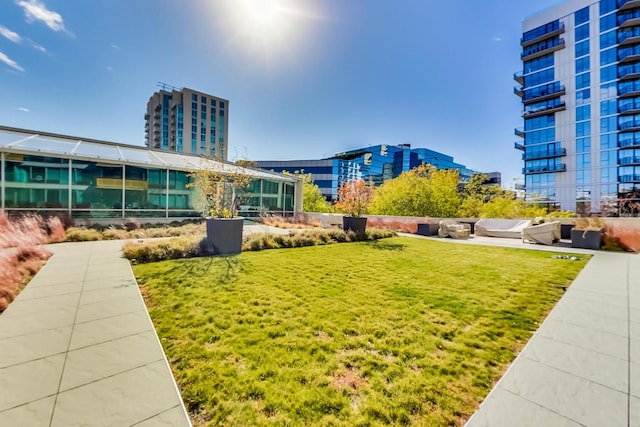 1720 Maple Ave Unit 1270, Evanston, IL 60201 - view of property's community with a yard
