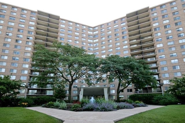 7033 N Kedzie Ave Unit 301, Chicago, IL 60645 - view of apartment building / complex