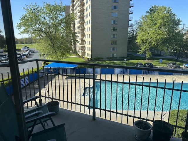 7033 N Kedzie Ave Unit 301, Chicago, IL 60645 - view of community pool