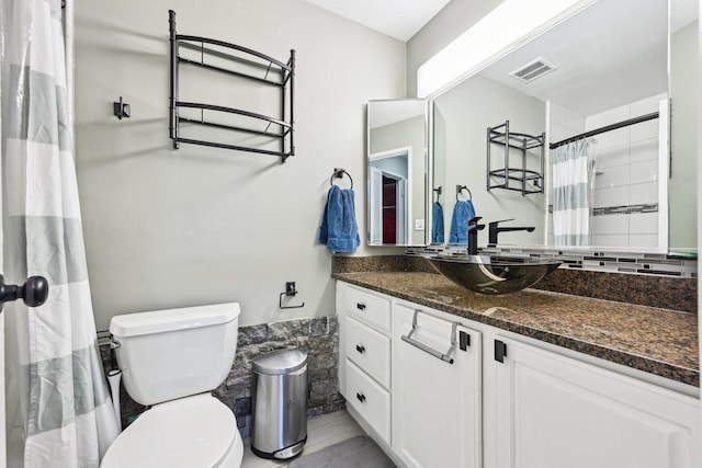 1116 S New Wilke Rd Unit 408, Arlington Heights, IL 60005 - full bath featuring tile walls, toilet, vanity, wainscoting, and curtained shower