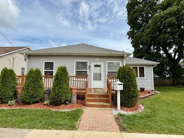 431 Edward St, Sycamore, IL 60178 - bungalow-style home with a front yard and a wooden deck