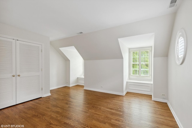 770 E Westminster Rd, Lake Forest, IL 60045 - bonus room with lofted ceiling and wood finished floors