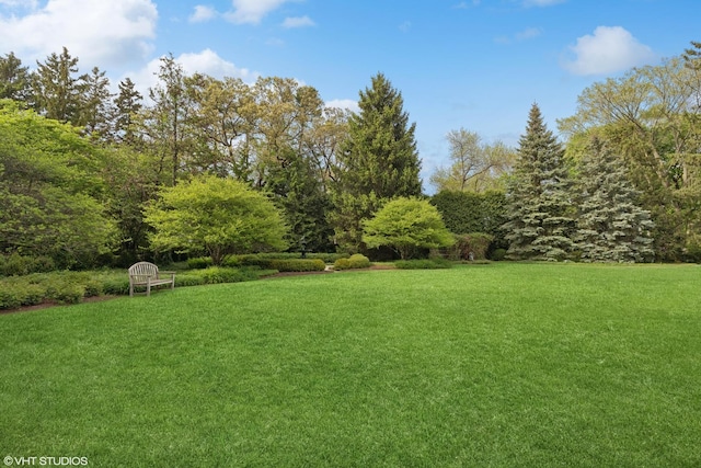 770 E Westminster Rd, Lake Forest, IL 60045 - view of green lawn