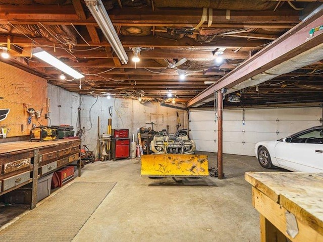 4560 Centerville Rd, Rockford, IL 61102 - garage with a workshop area