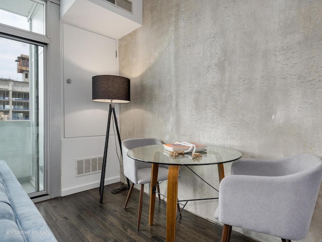 630 N Franklin St Unit 817, Chicago, IL 60654 - dining room featuring wood finished floors and baseboards
