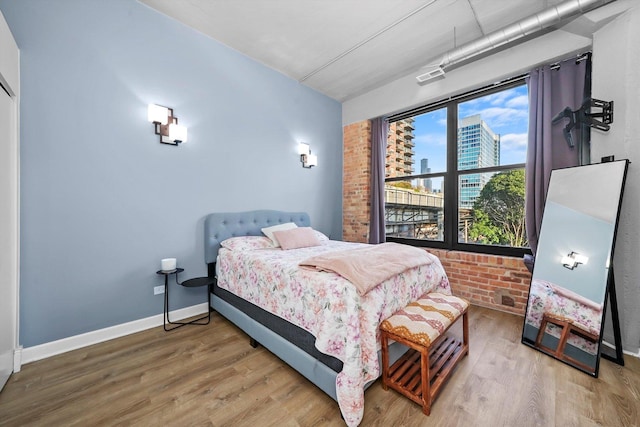 1516 S Wabash Ave Unit 306, Chicago, IL 60605 - bedroom featuring a city view, wood finished floors, and baseboards