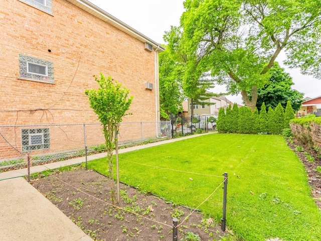2531 N Lotus Ave, Chicago, IL 60639 - view of yard