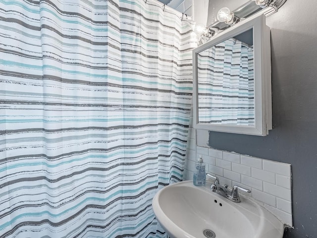 2531 N Lotus Ave, Chicago, IL 60639 - bathroom with a sink, curtained shower, and tasteful backsplash