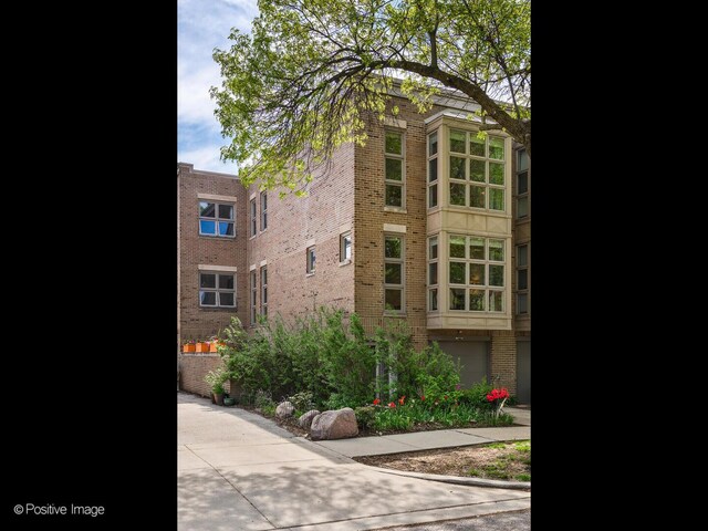 2393 N Wayne Ave, Chicago, IL 60614 - view of building exterior