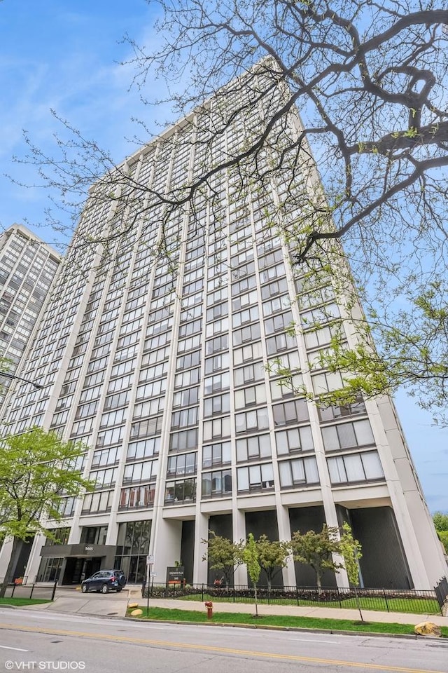 5445 N Sheridan Rd Unit 2715, Chicago, IL 60640 - view of building exterior