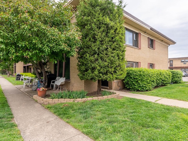 17 King Arthur Ct Unit 7, Northlake, IL 60164 - view of front of house with brick siding and a front lawn