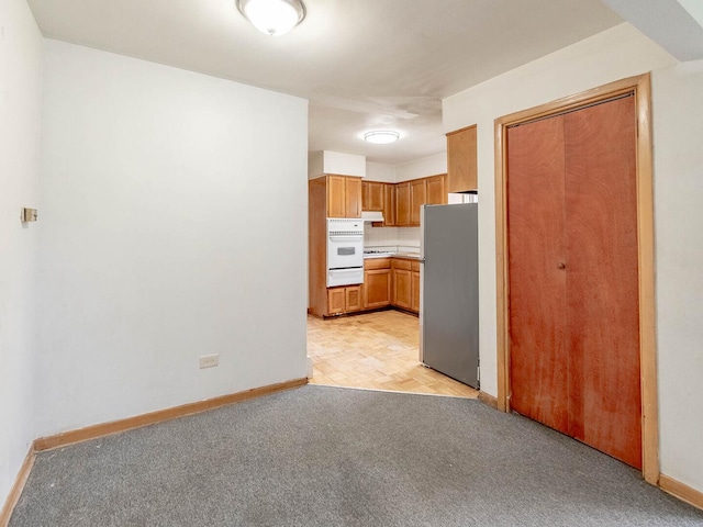 17 King Arthur Ct Unit 7, Northlake, IL 60164 - kitchen featuring freestanding refrigerator, oven, a warming drawer, and baseboards
