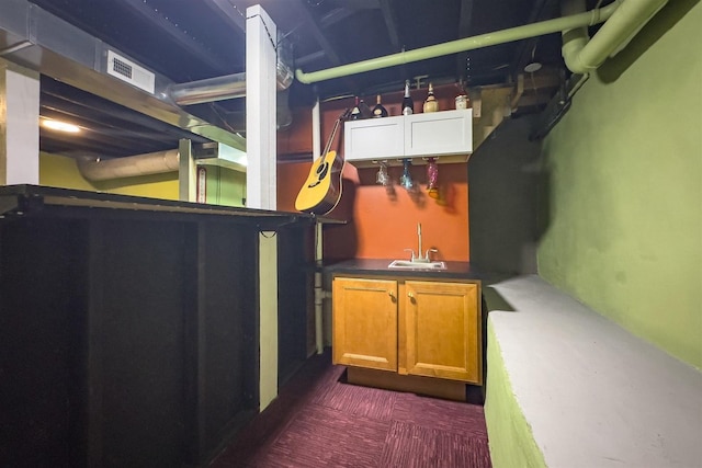 709 S Oak St, Bloomington, IL 61701 - basement featuring wet bar