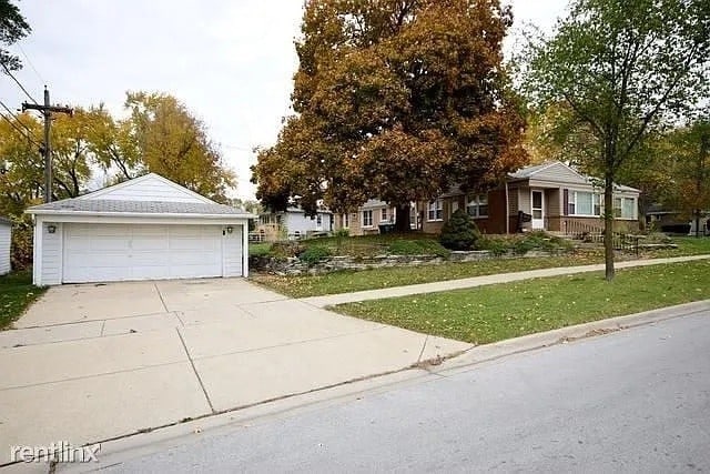 142 E Grove St, Lombard, IL 60148 - view of front facade with a garage and a front yard
