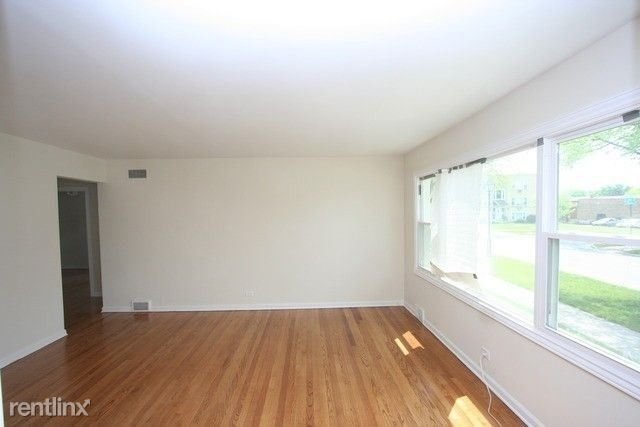 142 E Grove St, Lombard, IL 60148 - empty room with light wood-style flooring and baseboards