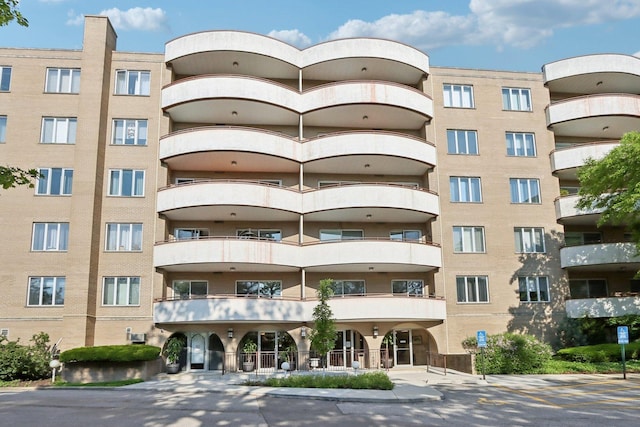 6400 N Cicero Ave Unit 404, Lincolnwood, IL 60712 - view of apartment building / complex