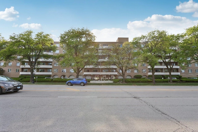 6400 N Cicero Ave Unit 404, Lincolnwood, IL 60712 - view of apartment building / complex