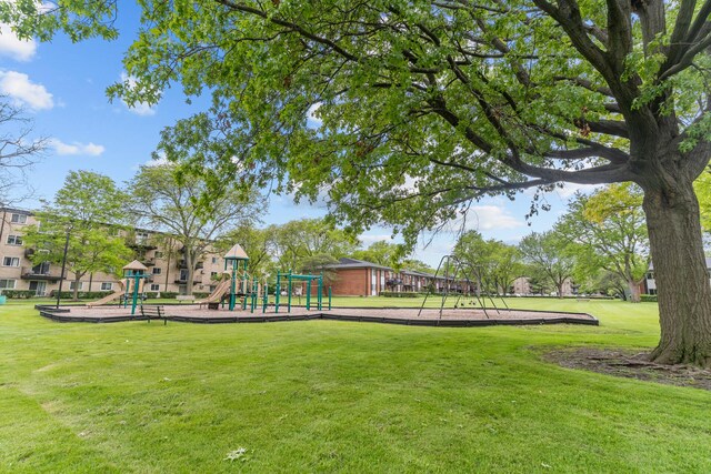 1210 N Dale Ave Unit 2I, Arlington Heights, IL 60004 - view of community with a lawn