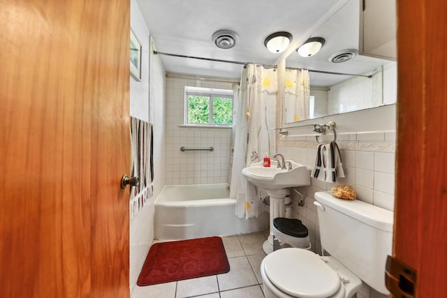 605 E St, Mazon, IL 60444 - bathroom with tile patterned floors, toilet, shower / bath combo, and tile walls