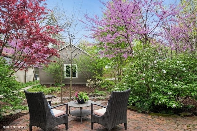 2400 Park Pl, Evanston, IL 60201 - view of patio