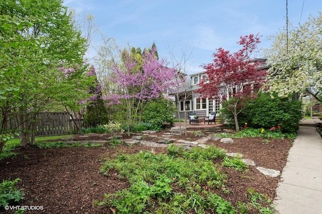 2400 Park Pl, Evanston, IL 60201 - view of yard with a patio area