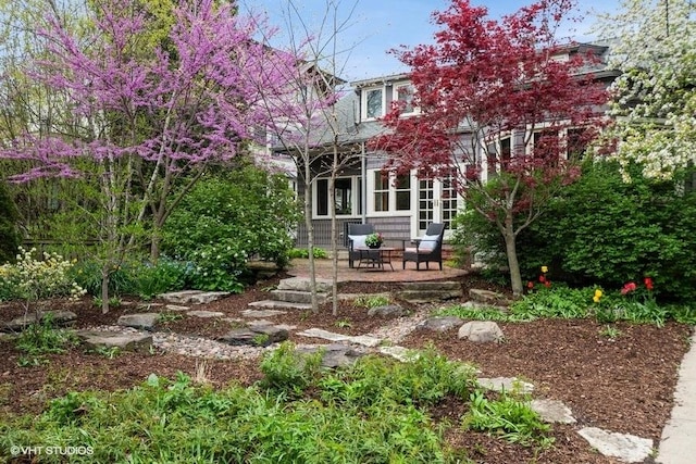 2400 Park Pl, Evanston, IL 60201 - back of property with a patio area