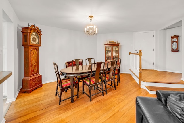 13253 S Oak Ridge Trl Unit 2B, Palos Heights, IL 60463 - dining room with a chandelier, light wood-style flooring, and baseboards